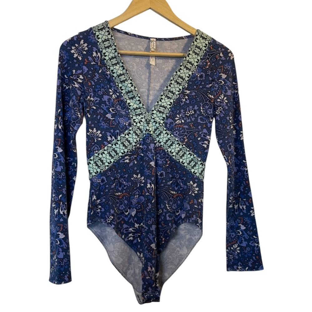 FREE PEOPLE INTIMATELY Blue/Green Floral Long Sleeve V-Neck Bodysuit Top - Small